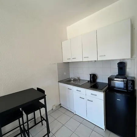 Apartment Foch 7-proche Allee Paul Riquet-wifi-tv Connectee